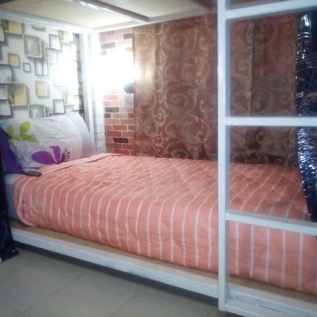 Ban Kru Ae Mixed Dorm Bed & Breakfast Банкок Екстериор снимка