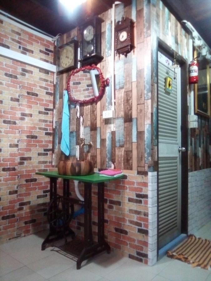 Ban Kru Ae Mixed Dorm Bed & Breakfast Банкок Екстериор снимка