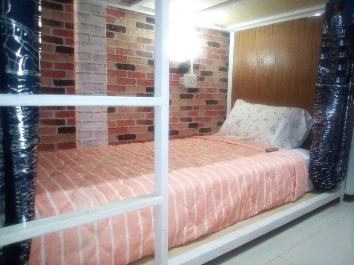 Ban Kru Ae Mixed Dorm Bed & Breakfast Банкок Екстериор снимка
