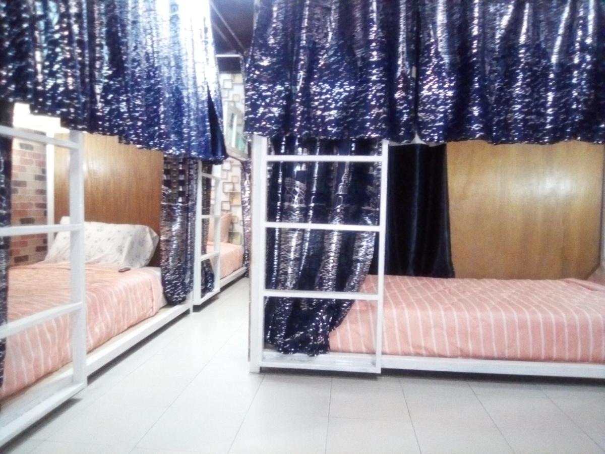 Ban Kru Ae Mixed Dorm Bed & Breakfast Банкок Екстериор снимка